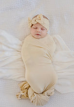 Load image into Gallery viewer, Kinn baby bamboo stretch swaddle - Oat