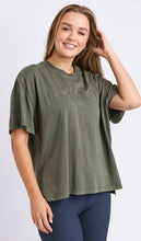 Load image into Gallery viewer, Foxwood - Simplified tee Khaki
