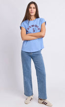 Load image into Gallery viewer, Foxwood - Effortless contrast tee blue
