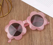 Load image into Gallery viewer, Kids flower sunglasses
